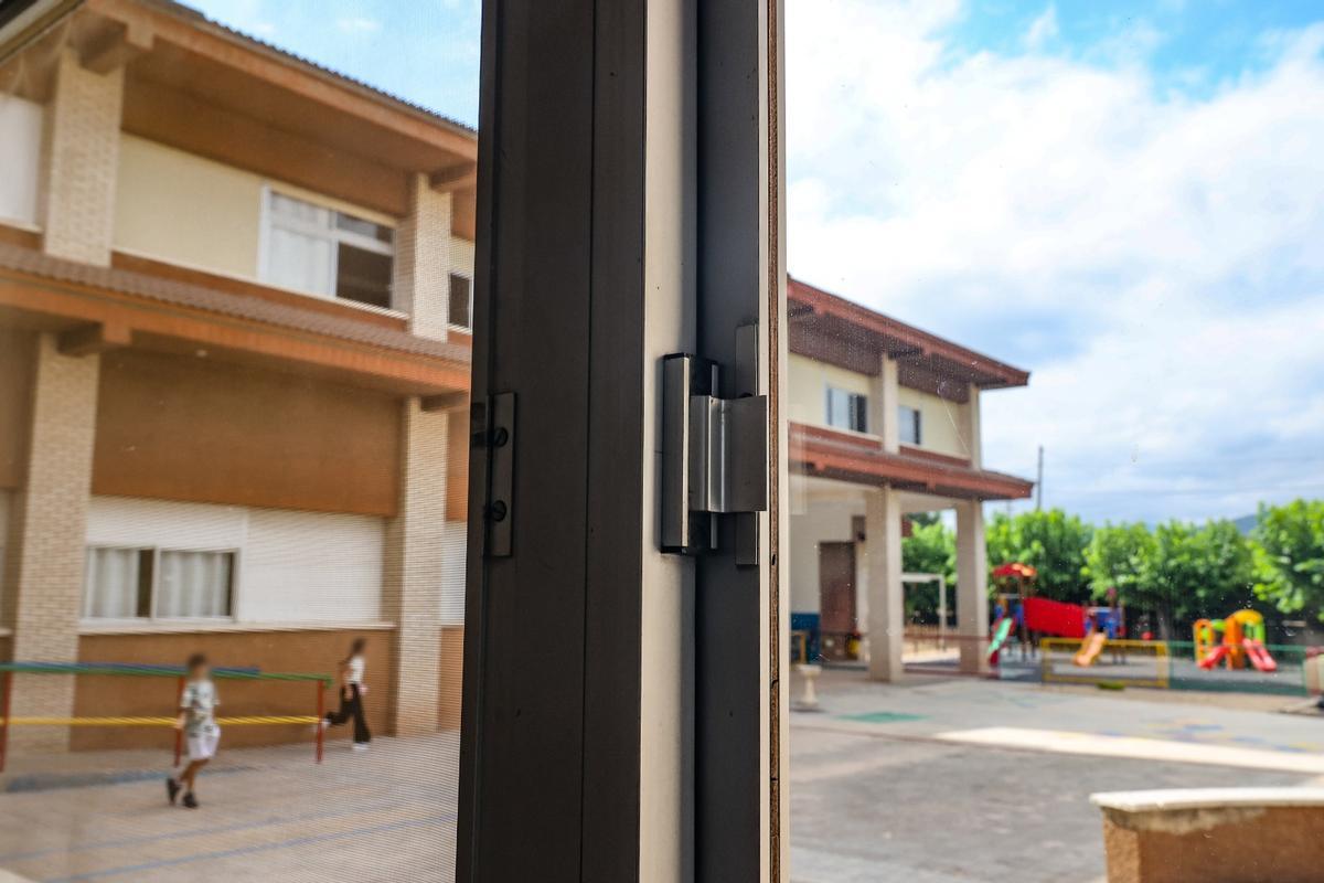 Las ventanas no aislan las aulas del calor y el frío exterior