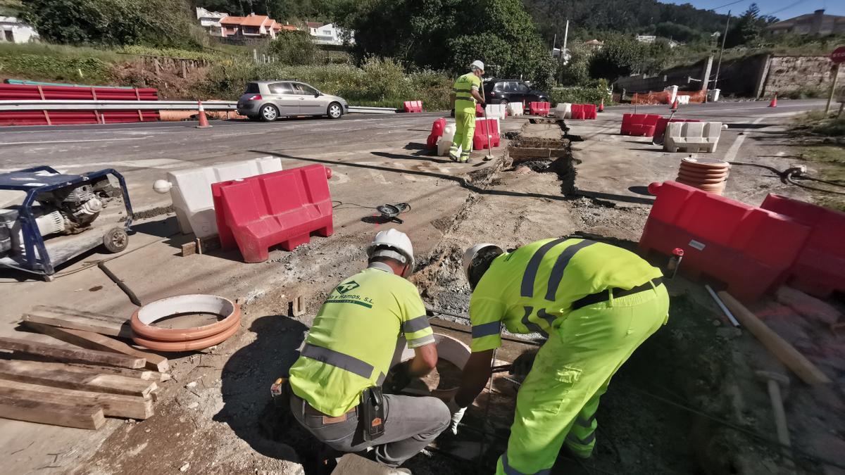 Los trabajos de la obra del TCA, ayer, en el entorno de Lapamán.