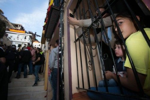 Alicante se vuelca con la procesión de Santa Cruz