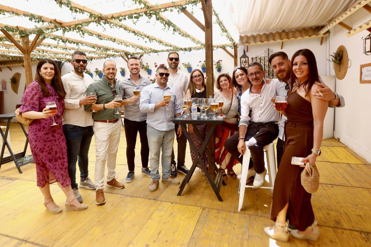 Grupos de amigos y familiares en el sábado de feria, en imágenes