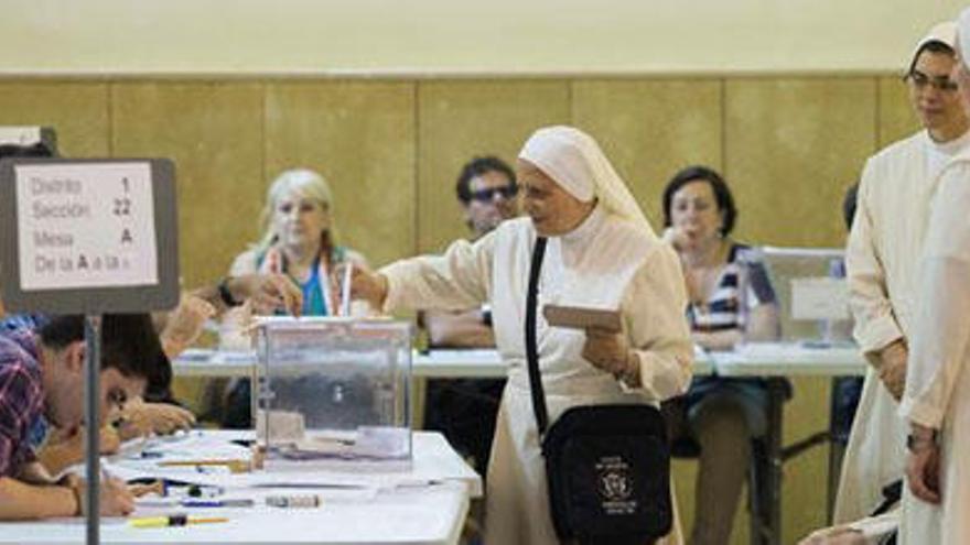 Canarias vota sin incidencias
