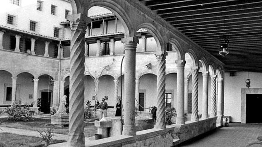 El claustro del convento en 1989, tras una restauración que recibió dos premios.