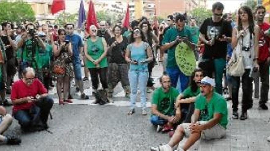 Manifestació de la PAHC Bages i ocupació d&#039;un bloc d&#039;habitatges al carrer d&#039;Amadeu Vives, l&#039;any passat