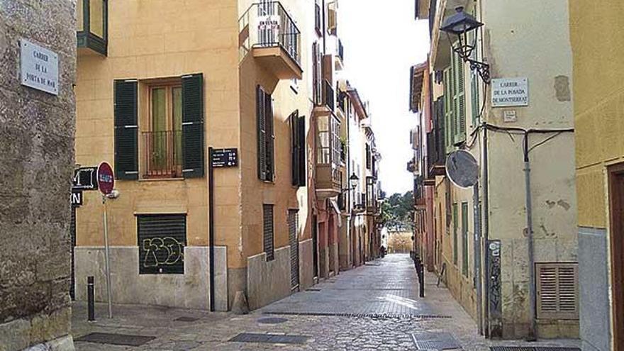 Calle Porta del Mar, en el barrio de sa Calatrava de Palma, donde fue intervenido el todoterreno.