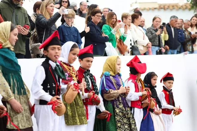 Santa Eulària en su domingo de Anar a Maig, en imágenes