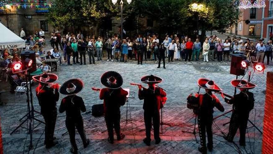 Homenaje mariachi a los &quot;Pescadores&quot; de Carrizo