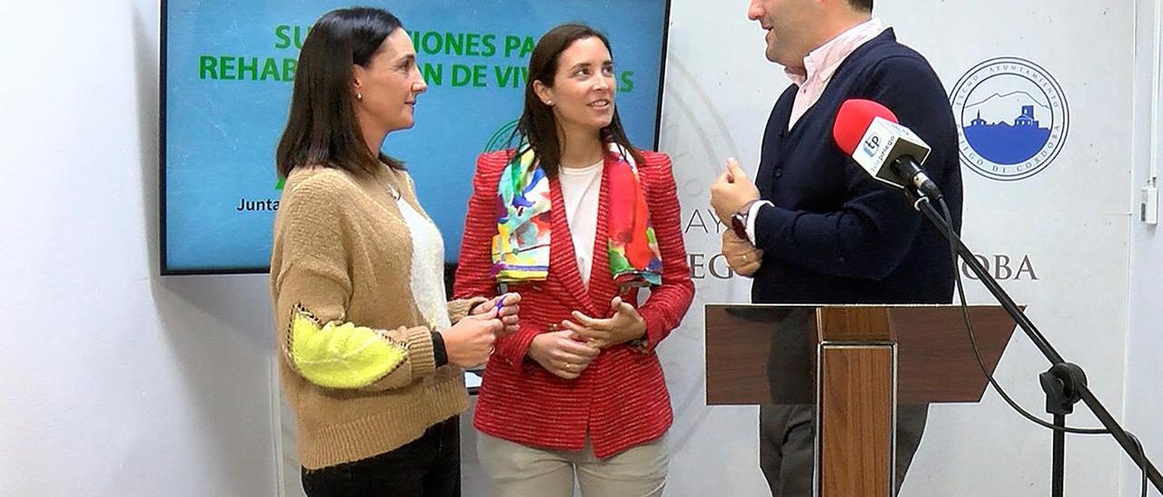 Marta Siles, Cristina Casanueva y Juan Ramón Valdivia.