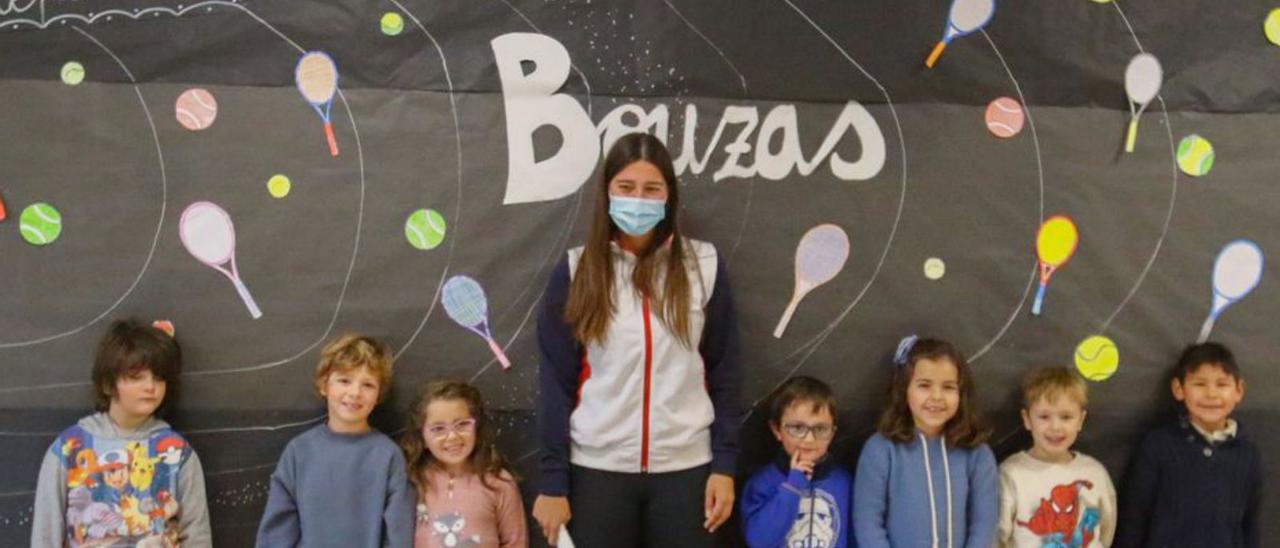 Bouzas Maneiro recibió el calor de todo el colegio Arealonga.  |