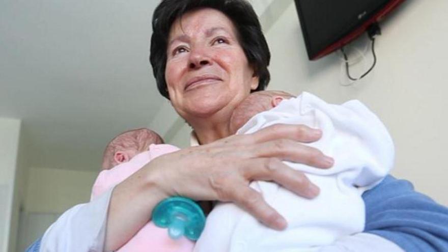 La dona de 64 anys que va tenir bessons en perd la custòdia