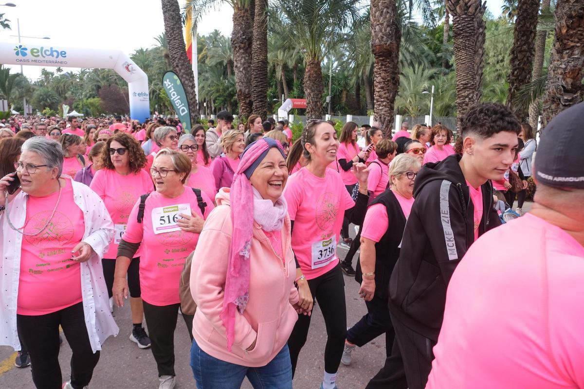 Las mejores imágenes de la carrera y marcha contra el cáncer de mama en ...