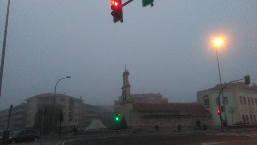 Niebla en la capital a primera hora de la mañana.