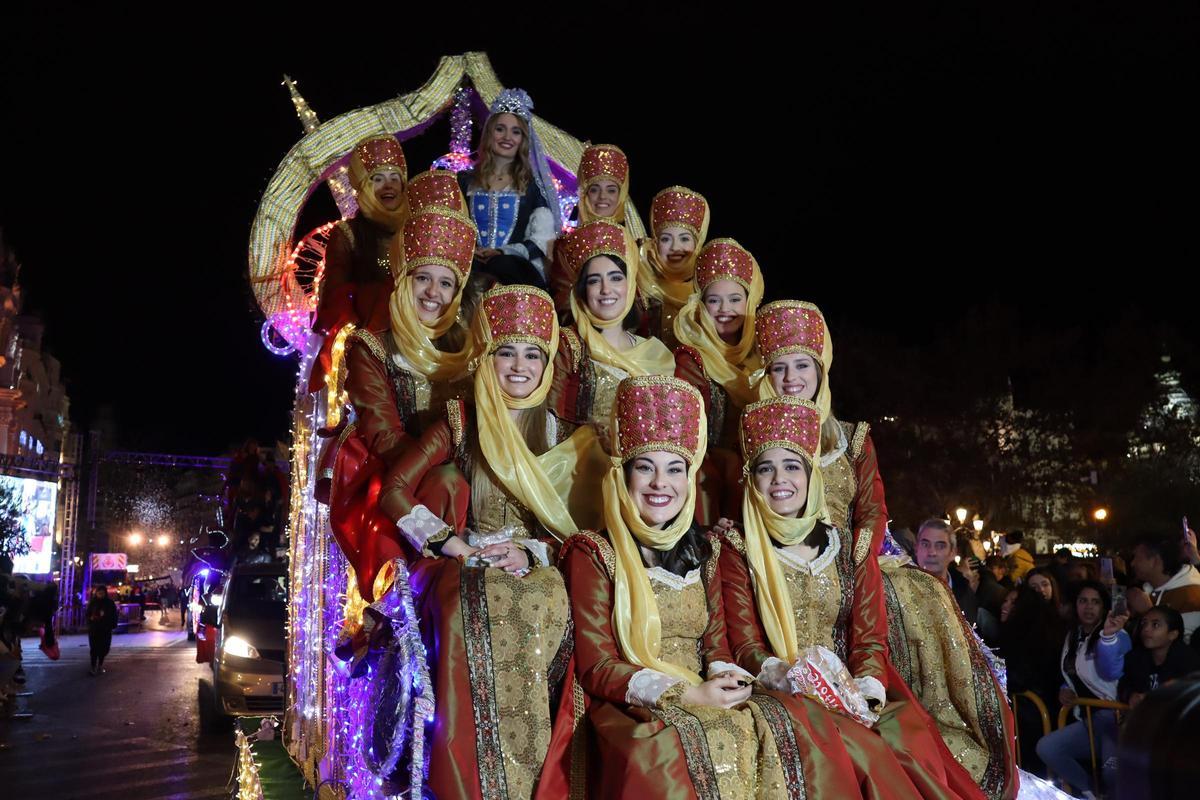 Vuelta a casa de Laura, Paula y las falleras 2023