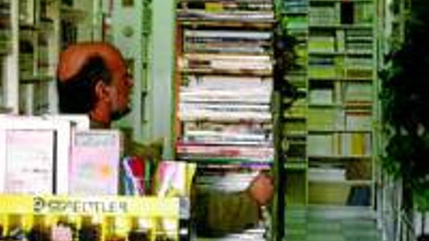 La librería Vicente se despide de Pintores tras casi 60 años