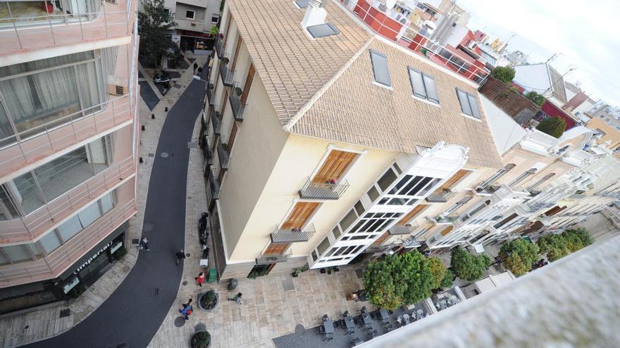Vista aérea de la calle Frenería con la plaza Cardenal Belluga de Murcia.