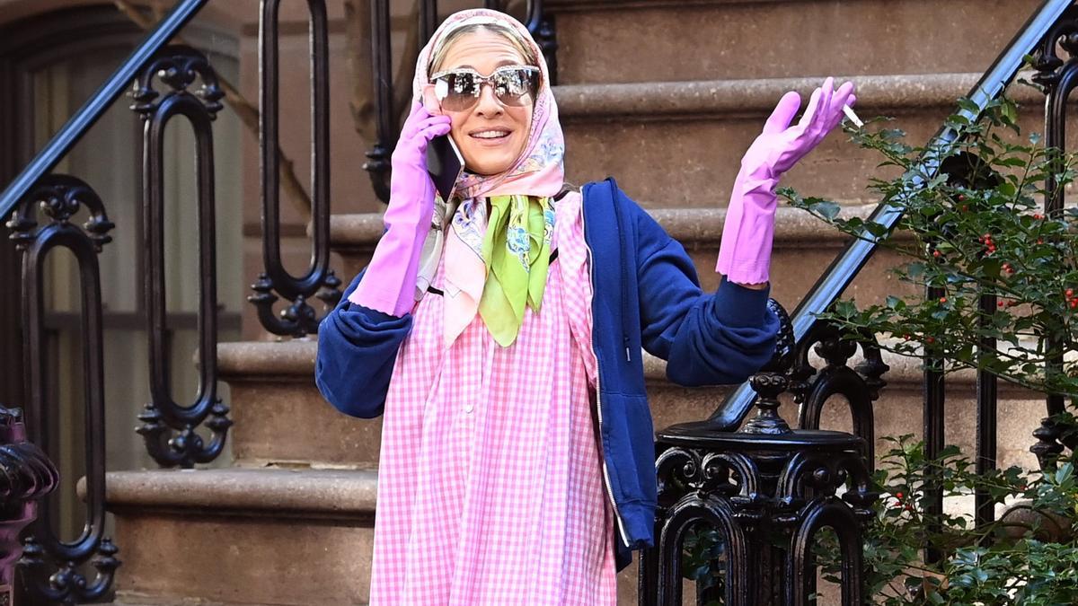 Carrie Bradshaw rescata su icónico vestido de 80.000 euros