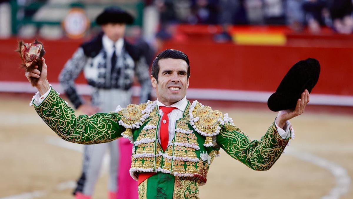 Emlio de Justo pasea una oreja en el último festejo de la Feria de Fallas en la plaza de toros de València