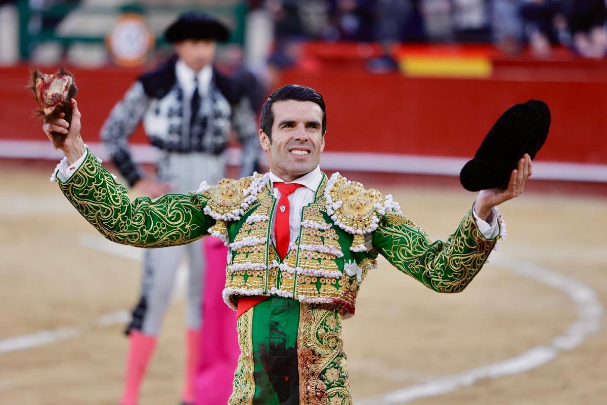 Emlio de Justo pasea una oreja en el último festejo de la Feria de Fallas en la plaza de toros de València