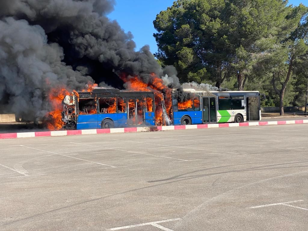 Incendio en un bus de la EMT