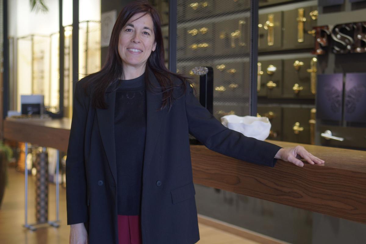 Susana García, encargada de García, una tienda de baños y grifería