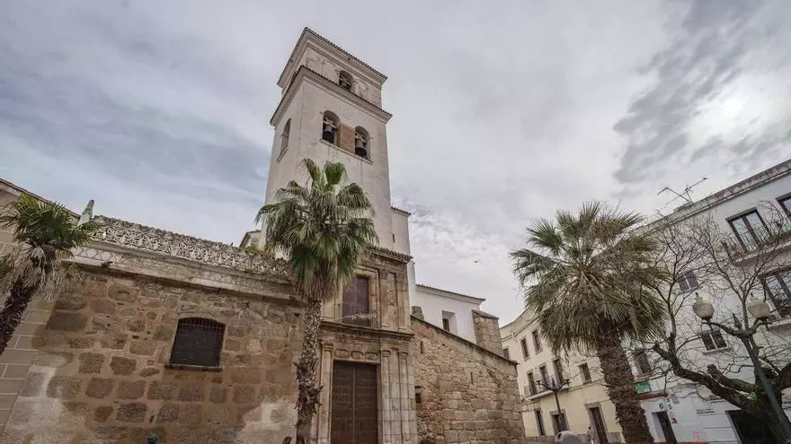 Vídeo | La Concatedral de Santa María la Mayor, el edificio más antiguo de la plaza de España de Mérida