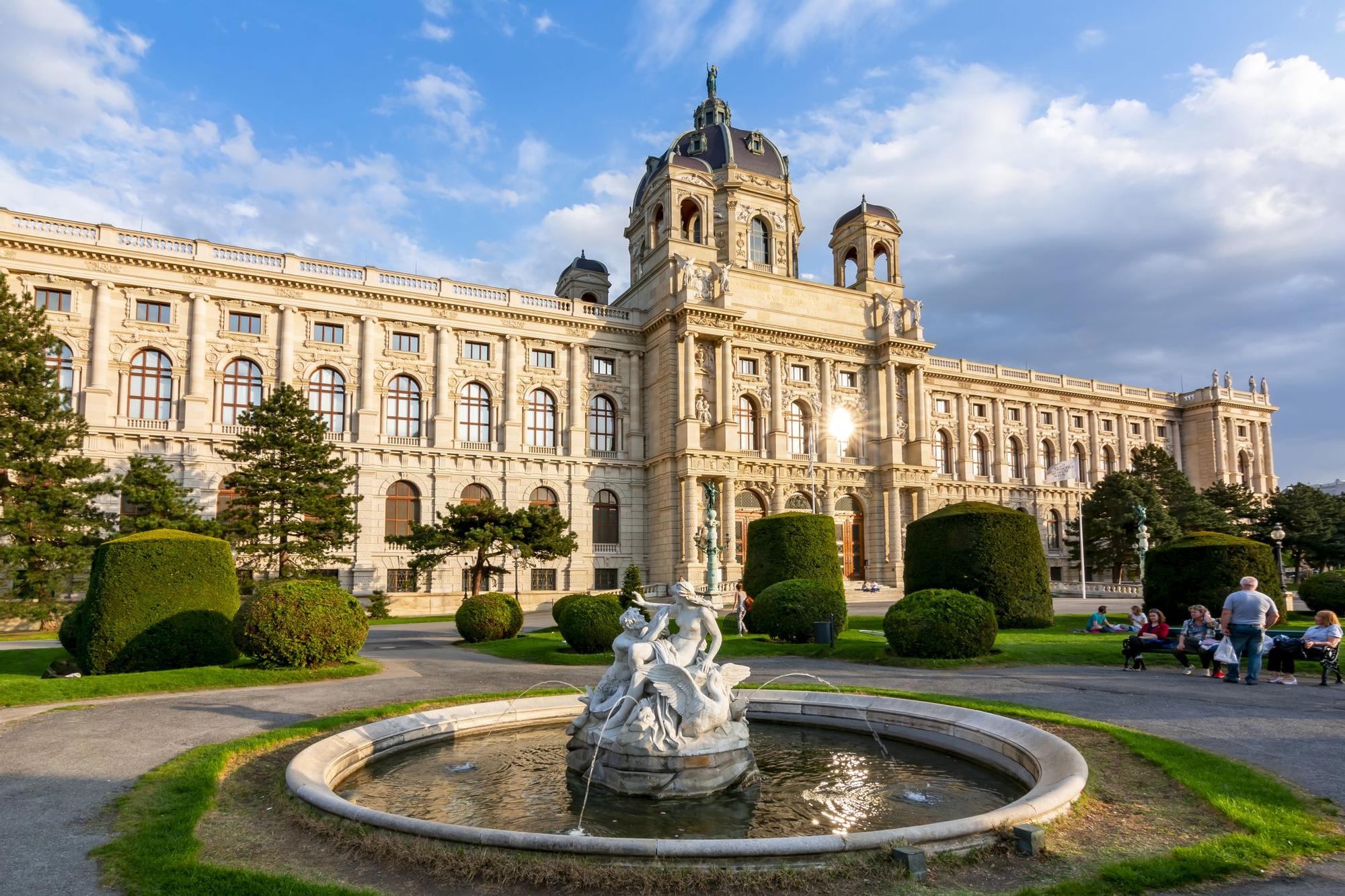 El Kunsthistorisches Museum Wien todos los meses organiza un evento que combina lo mejor del artel la música y la fiesta