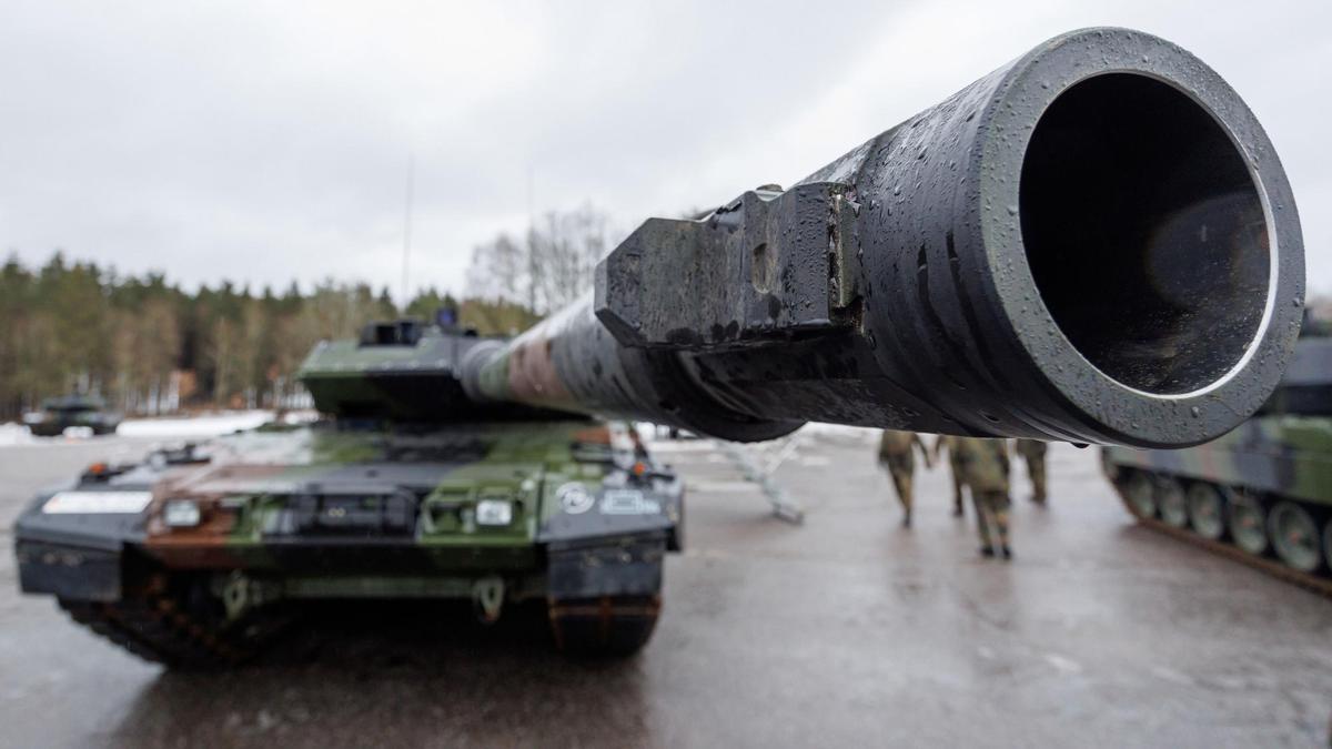 Rusia da un paso más en la guerra: su nueva táctica con 'tanques suicida'