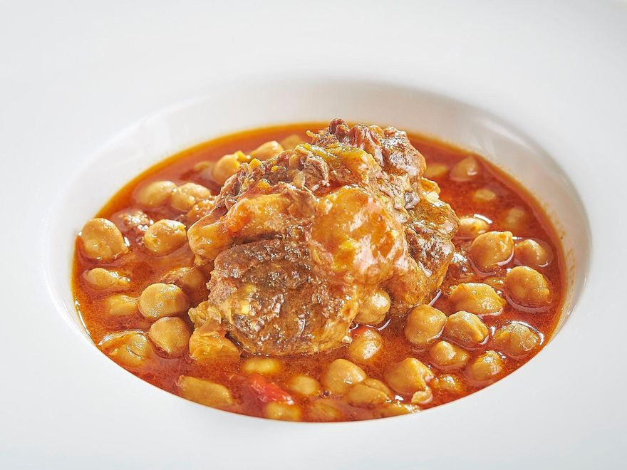 Atún de almadraba, verduras de la tierra y muchos guisos: este es uno de los templos del cuchareo en Cádiz