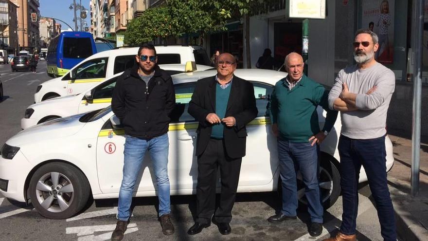 La nueva parada de taxis tiene servicio para cinco vehículos.