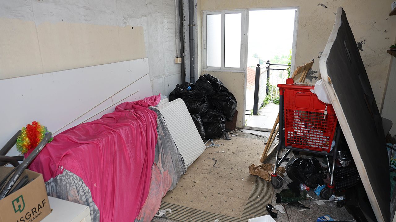 Desalojo de casa okupada en la rua Pardavila de Vigo