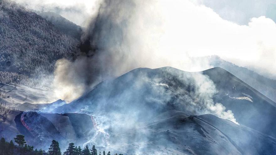 Time-lapse de la erupción del volcán de La Palma y derrumbe del cono secundario