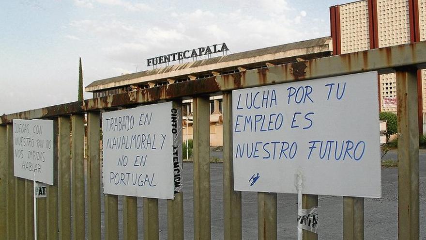 Los grupos parlamentarios extremeños hacen frente común por Fuentecapala