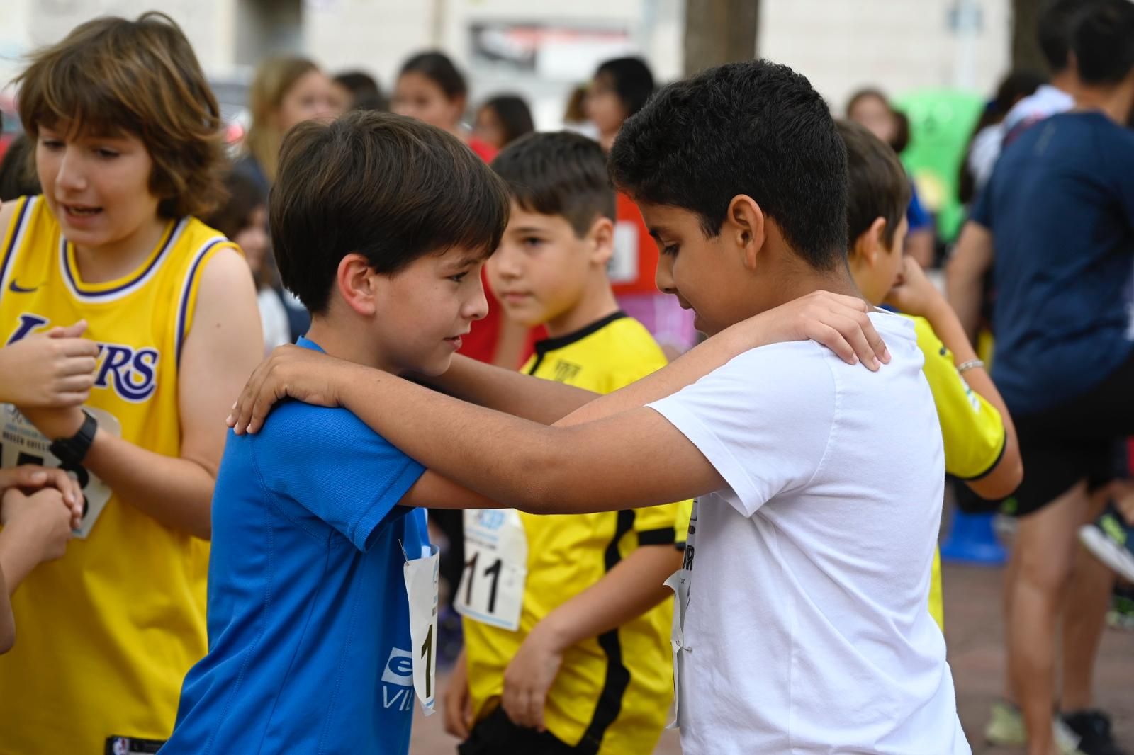 Escolares de Vila-real protagonizan una carrera solidaria en homenaje a mossén Guillermo