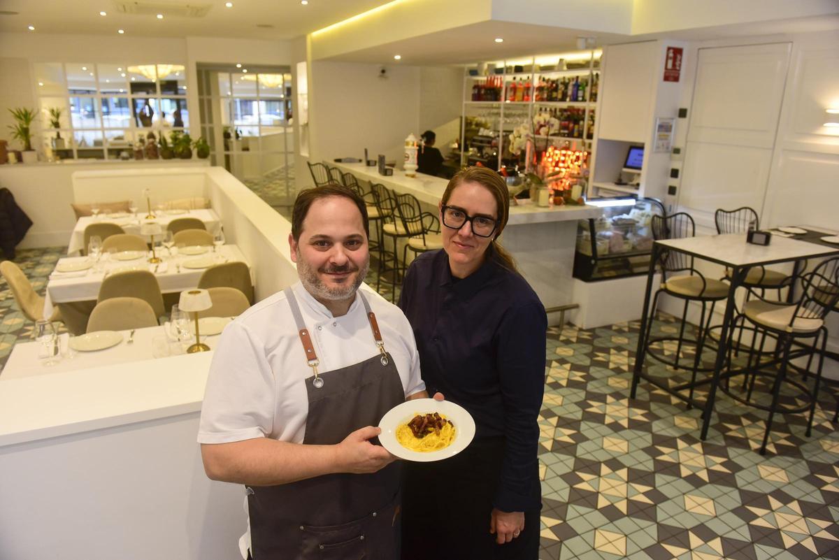 Michele Peroni y Lucía García con su carbonara