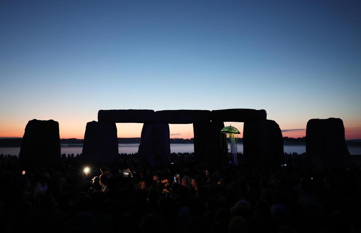 Salida del sol del solsticio de verano desde Stonehenge