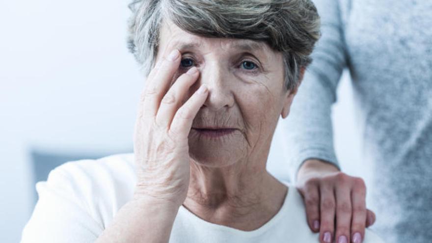 Dues de cada tres persones en què es diagnostica l&#039;Alzheimer a Catalunya són dones