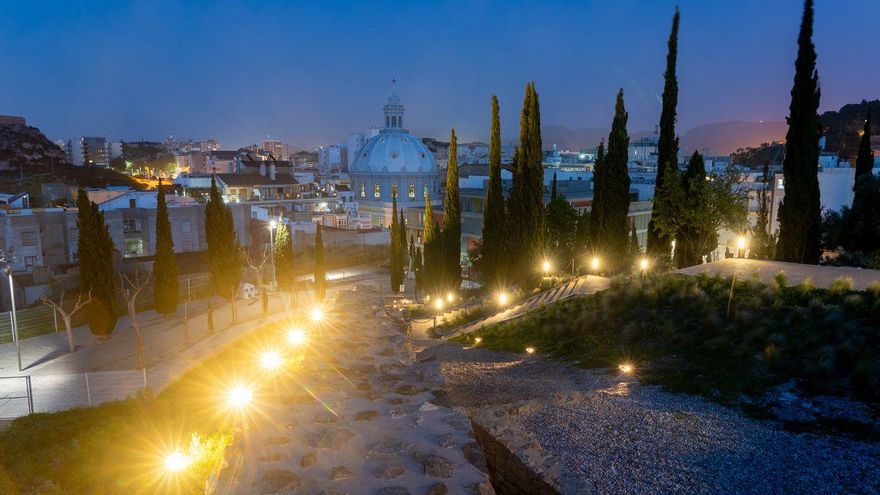 Arrancan las visitas nocturnas al Molinete de Cartagena tras estrenar iluminación