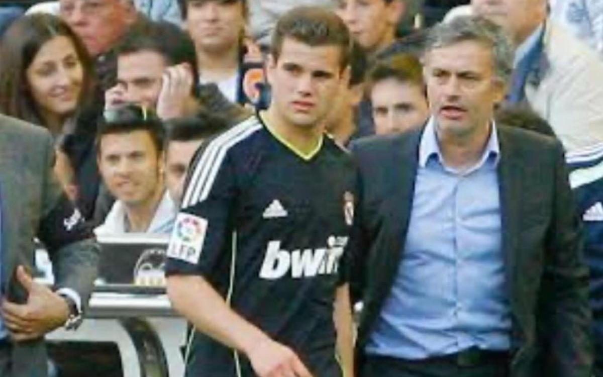 Mourinho, en su etapa en el Madrid, con un joven Nacho