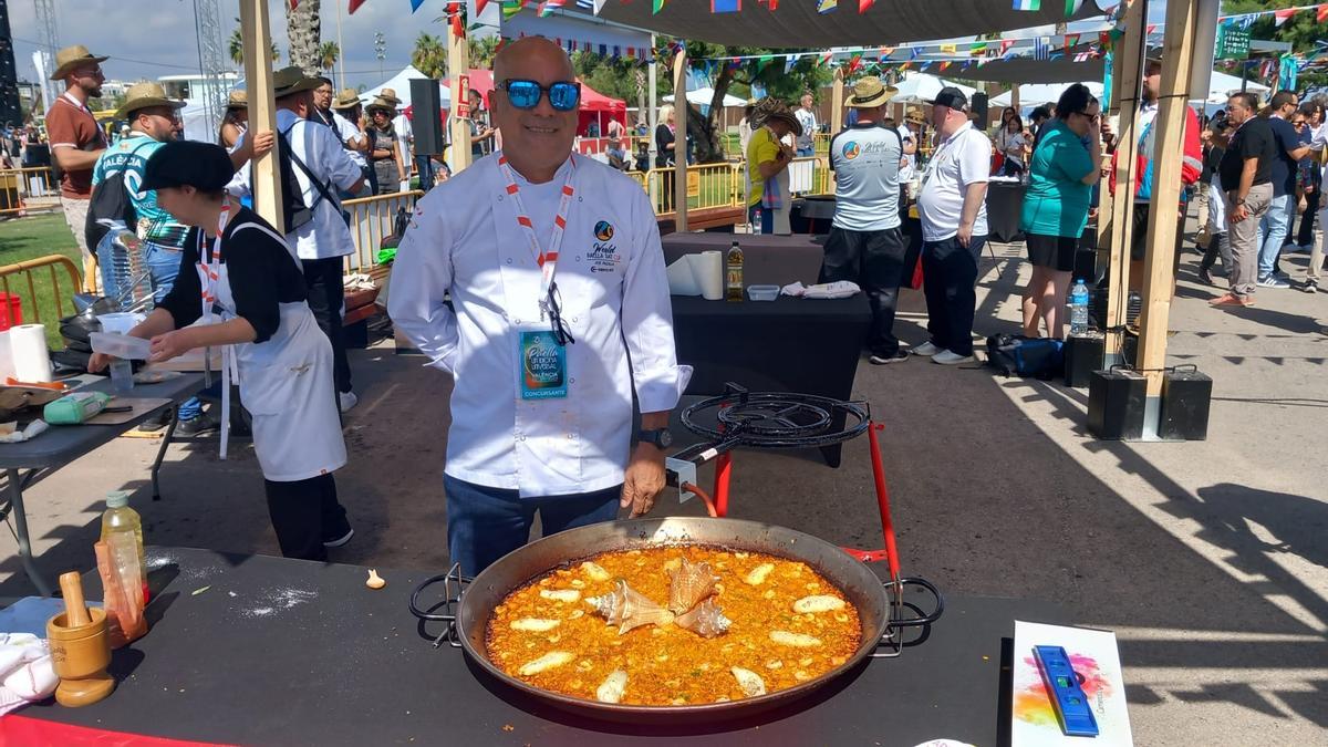 Joe Padilla ha ganado con su paella de caracolas y camarones.