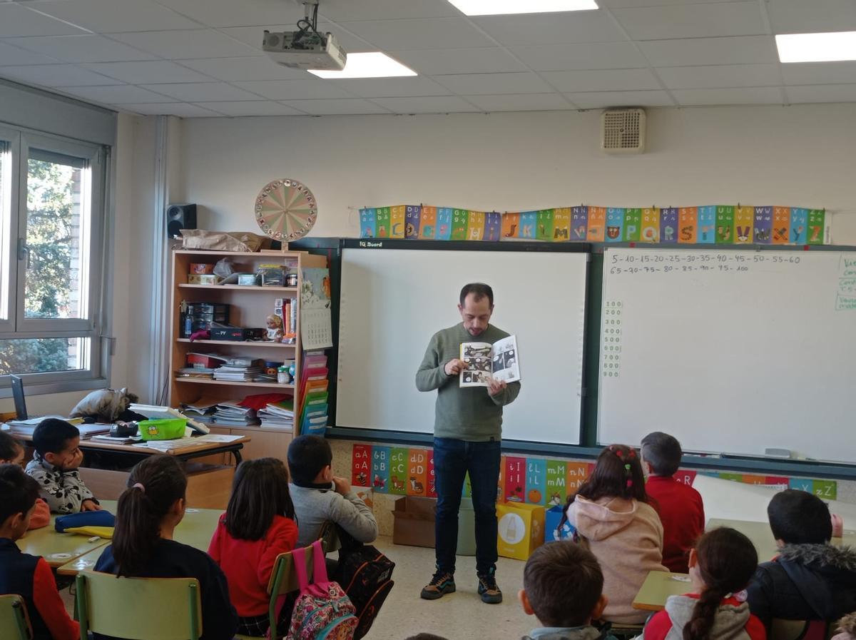 Tras la visita de Campos, fueron varios los alumnos pidieron el libro.