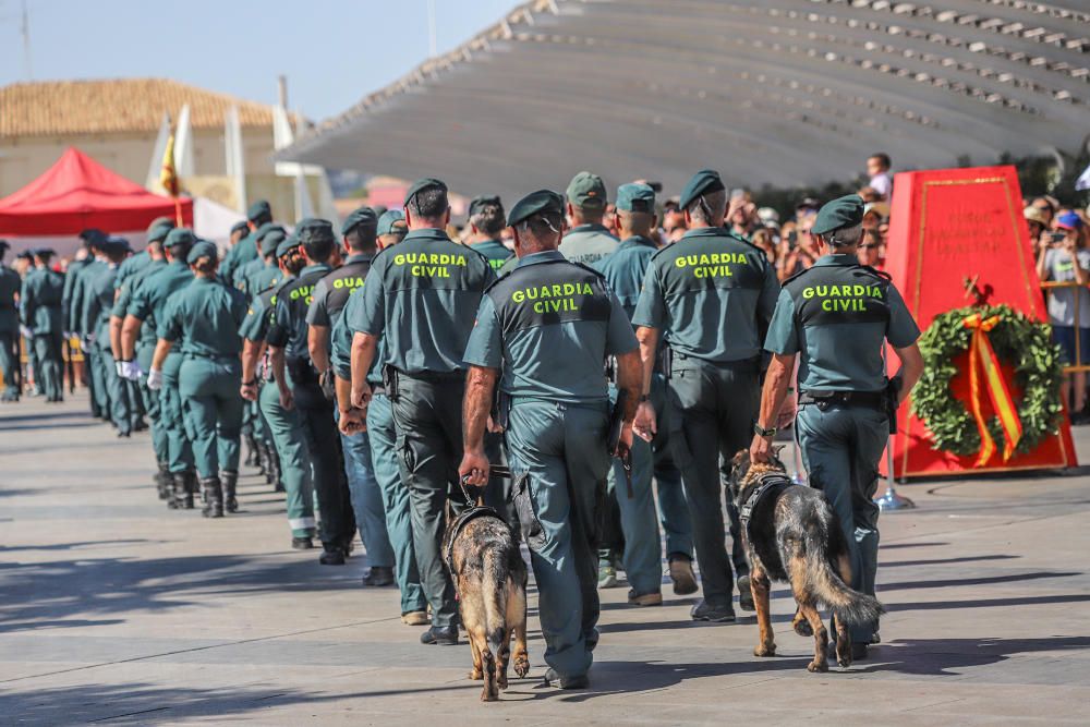 La Guardia Civil recibe un homenaje en Torrevieja