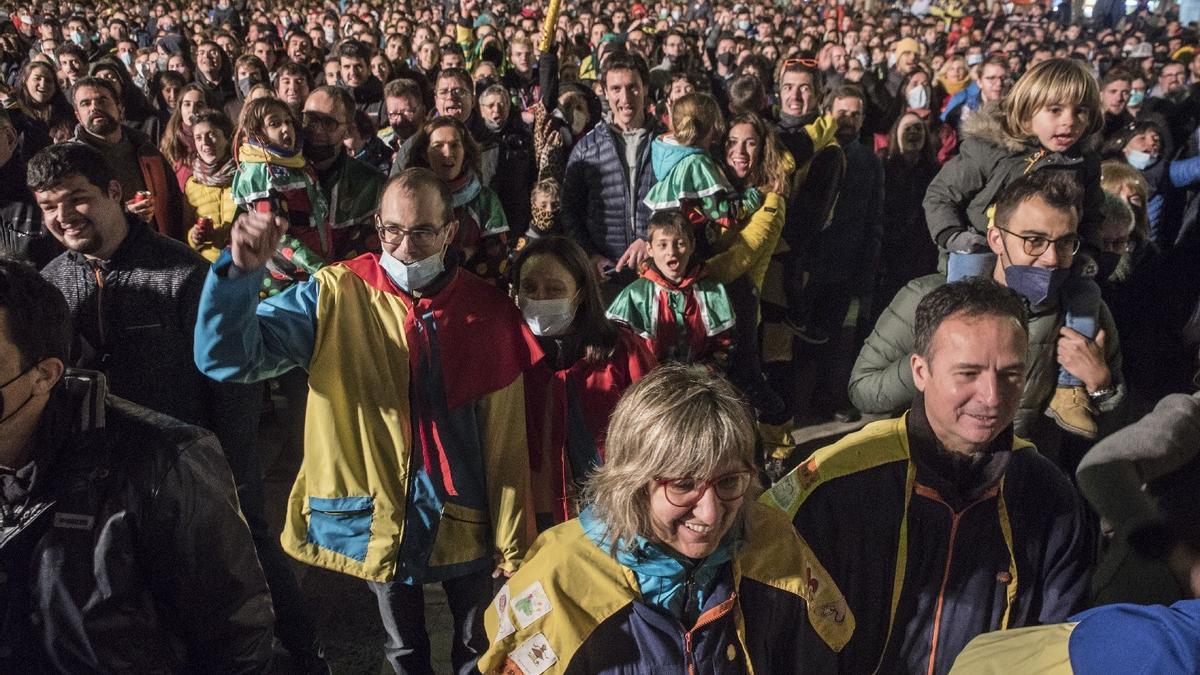 Els solsonins reunits per Carnaval a la plaça del Camp, en l'edició de l'any passat