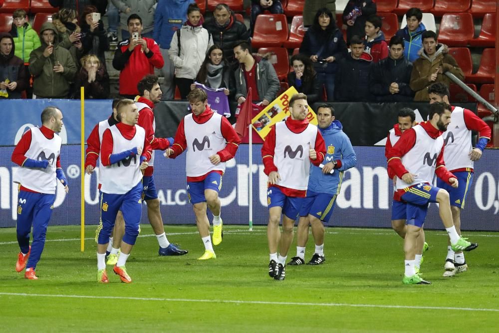 Entrenamiento de la selección española en El Molinón.