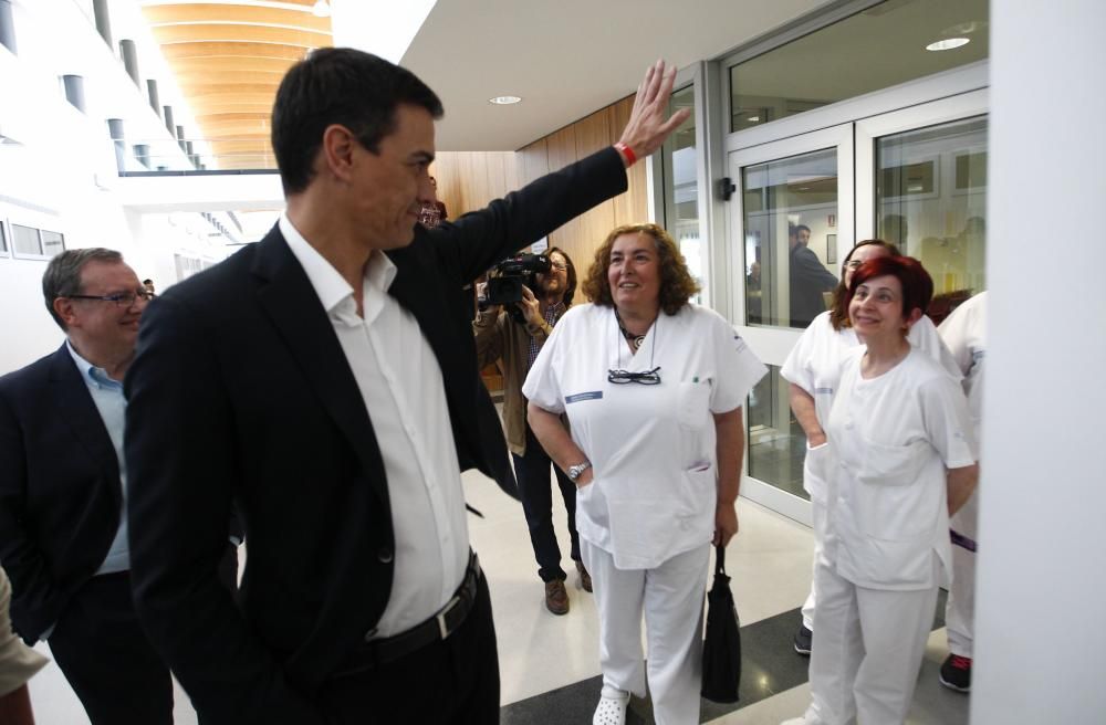 Visita de Pedro Sánchez al HUCA