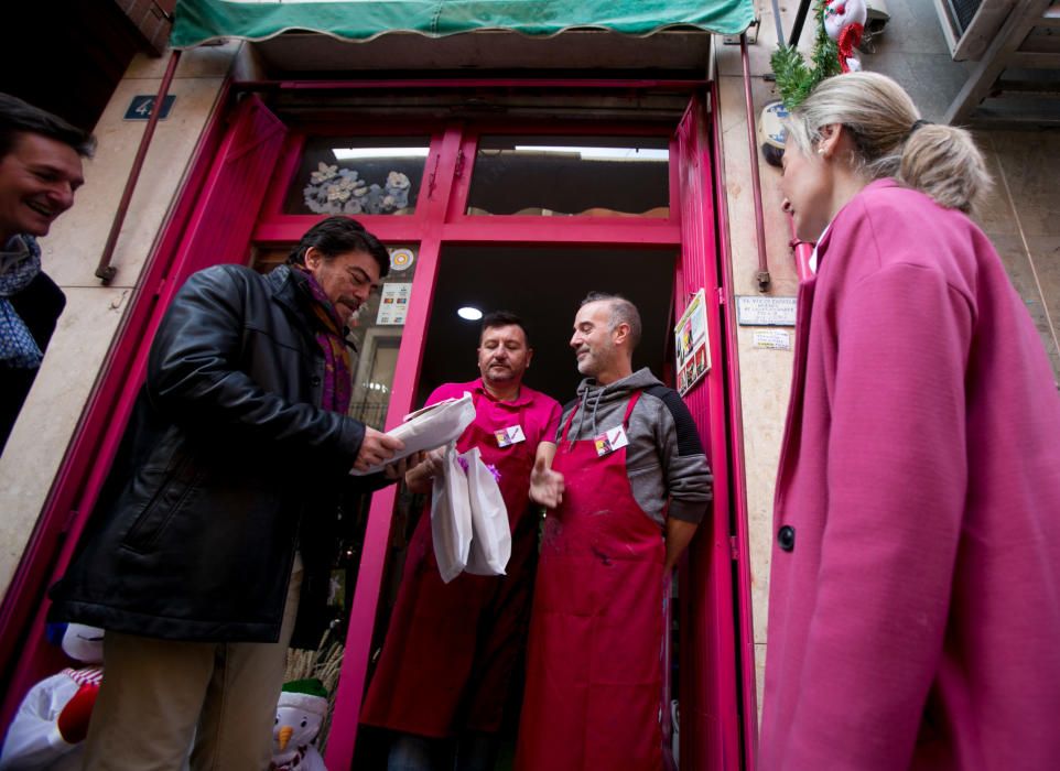 Más de 70 negocios de la calle Quintana celebran la I edición de "Comercios a la Calle"