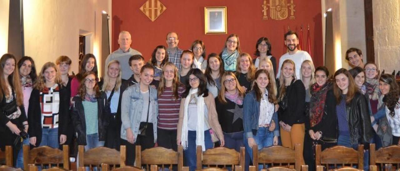 Escolares daneses de un curso de intercambio visitan Alzira