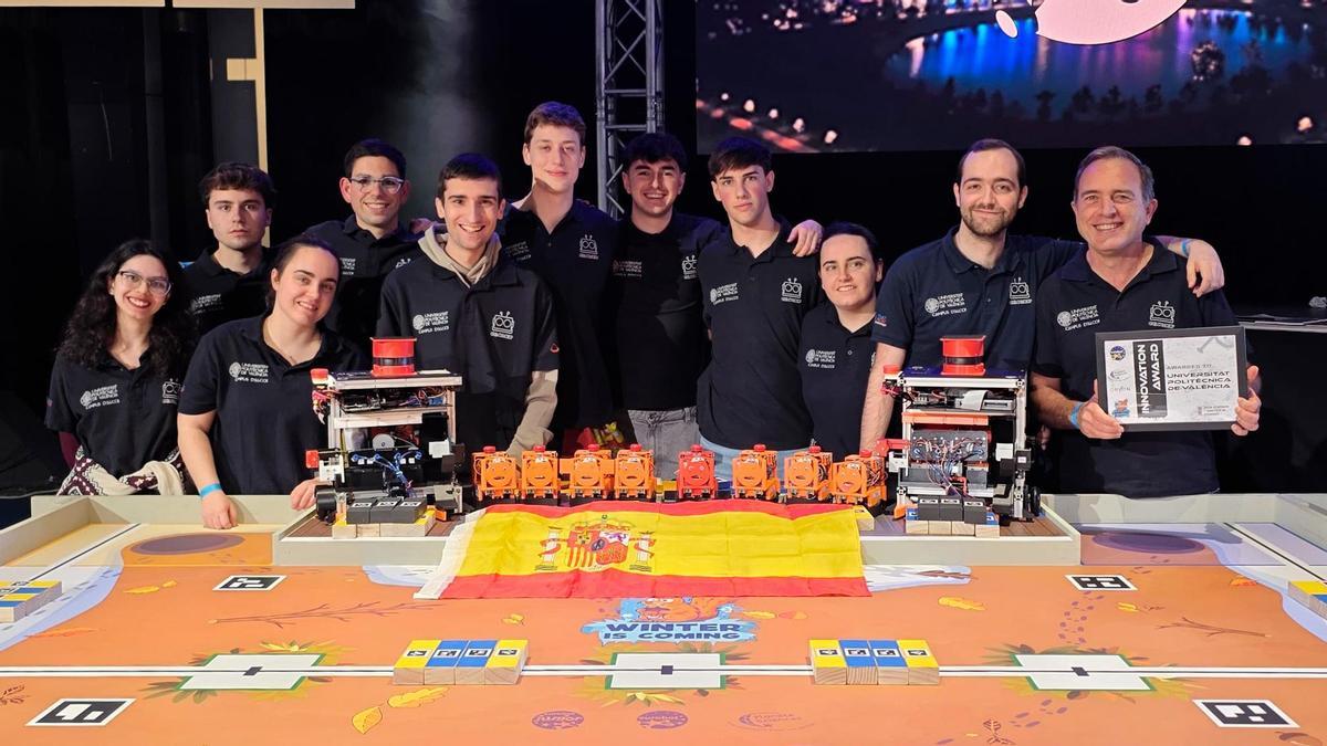 Integrantes del equipo GROMEP, tras ganar la competición Eurobot 2026.