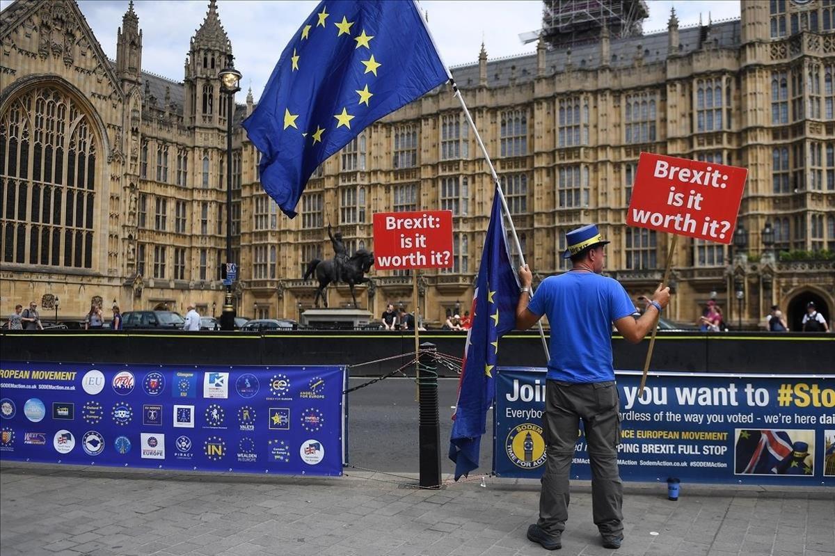 zentauroepp44371395 fotodeldia  ara1  londres  reino unido   18 07 2018   un man180719165541