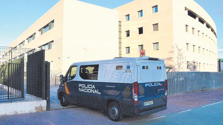 A juicio por pagar por sexo a una niña de Castellón a la que sacaba 50 años