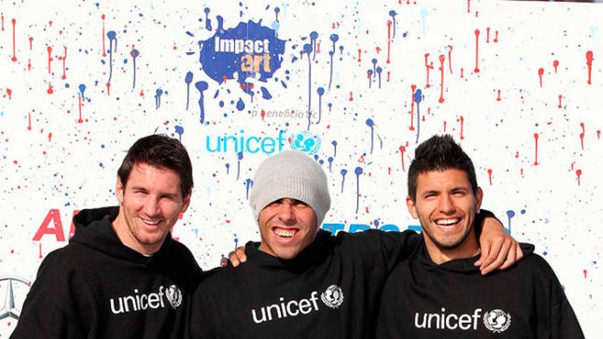 Leo Messi, Carlos Tévez i Sergio Agüero, en un esdeveniment d&#039;UNICEF.