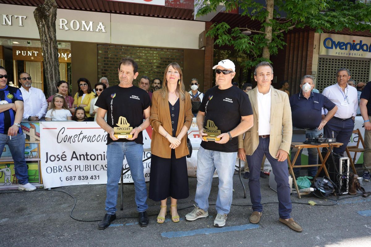 Antonio Ventura e Isidoro García recogen el segundo premio de manos de Lidia López, secretaria general de Vivienda y Tomás Pérez (Magenta).